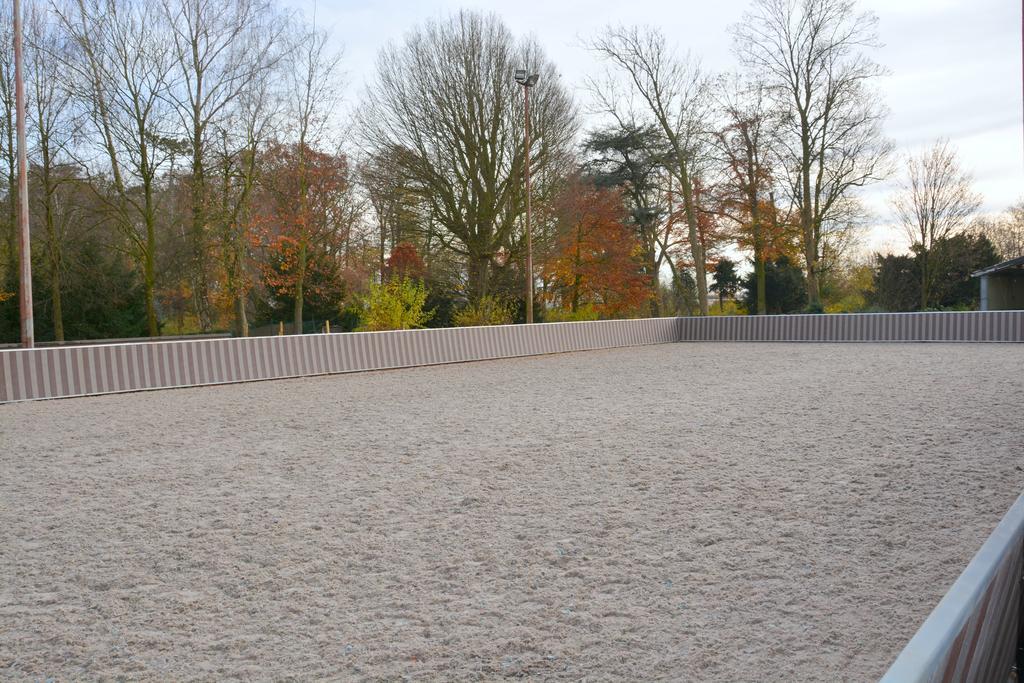 Haras Des Chartreux Hotel Estaimbourg Exterior photo